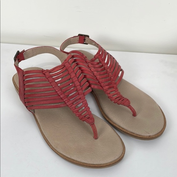 Journee Signature Davis Women's 9 Leather Sandals Red Strappy Flats - Picture 1 of 6